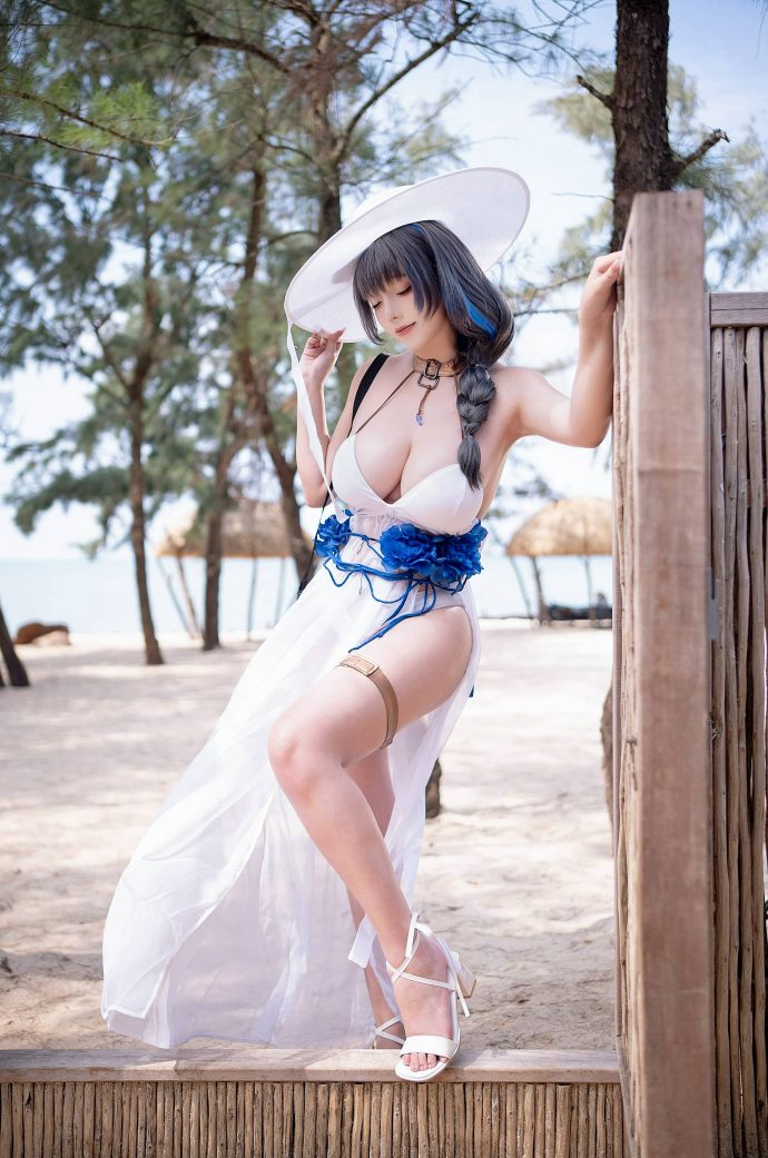 菌烨tako泳装版梅里COS：演绎胜利女神的优雅与俏皮完美结合