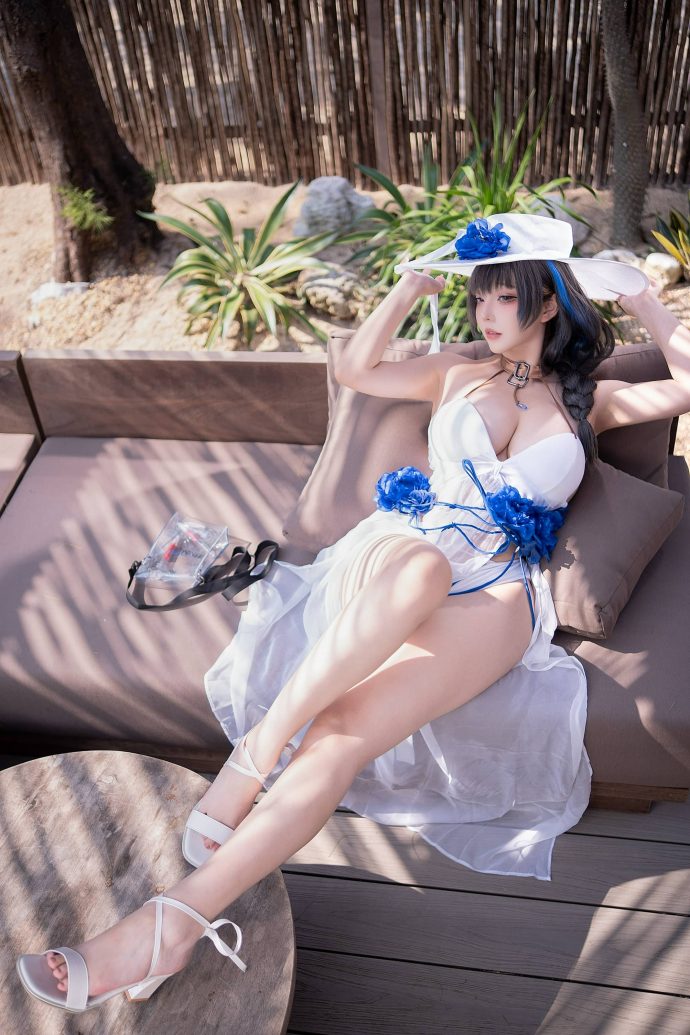 菌烨tako泳装版梅里COS：演绎胜利女神的优雅与俏皮完美结合