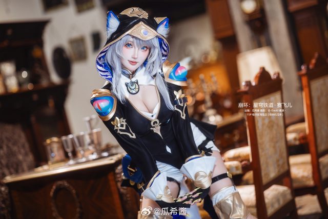 瓜希酱赛飞儿COS：崩坏星穹铁道猫系灵动与神秘气场的完美融合