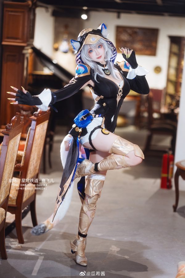 瓜希酱赛飞儿COS：崩坏星穹铁道猫系灵动与神秘气场的完美融合