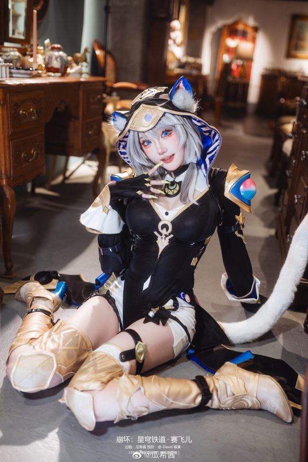 瓜希酱赛飞儿COS：崩坏星穹铁道猫系灵动与神秘气场的完美融合