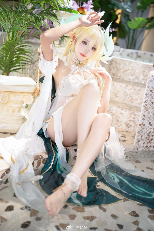 瓜希酱金狮COS：演绎《碧蓝航线》舰娘精灵般的优雅与魅惑