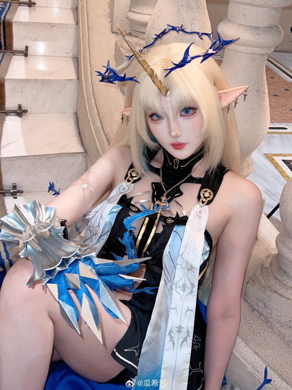 鸣潮卡提希娅COS惊艳还原!瓜希酱演绎异界精灵的高贵气场 鸣潮卡提希娅COS惊艳还原!瓜希酱演绎异界精灵的高贵气场