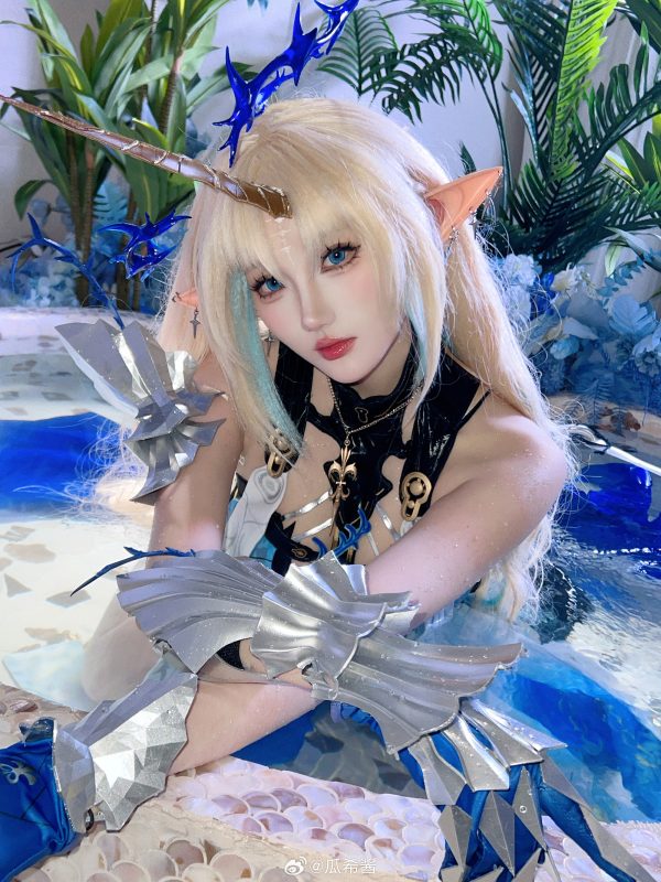 鸣潮卡提希娅COS惊艳还原!瓜希酱演绎异界精灵的高贵气场 鸣潮卡提希娅COS惊艳还原!瓜希酱演绎异界精灵的高贵气场