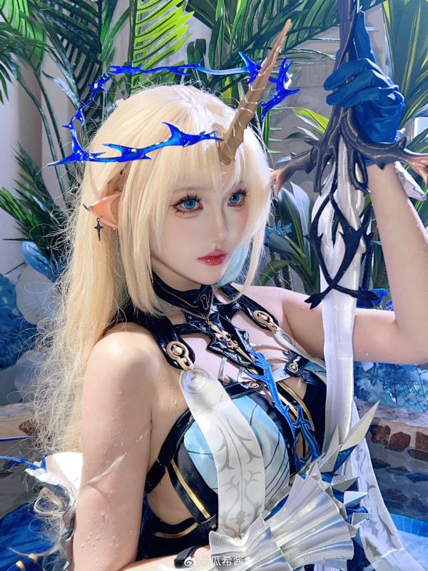 鸣潮卡提希娅COS惊艳还原!瓜希酱演绎异界精灵的高贵气场 鸣潮卡提希娅COS惊艳还原!瓜希酱演绎异界精灵的高贵气场