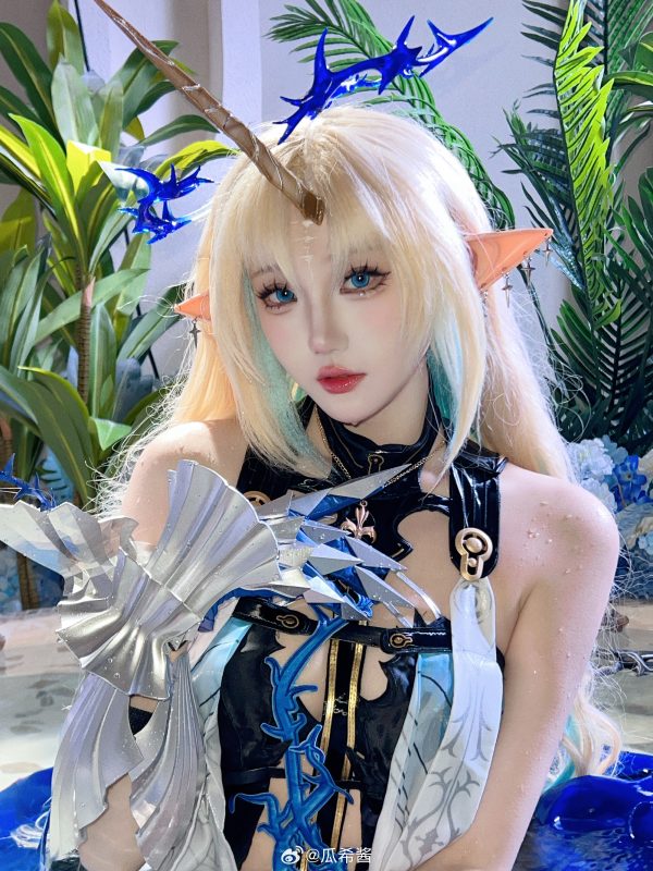 鸣潮卡提希娅COS惊艳还原!瓜希酱演绎异界精灵的高贵气场 鸣潮卡提希娅COS惊艳还原!瓜希酱演绎异界精灵的高贵气场