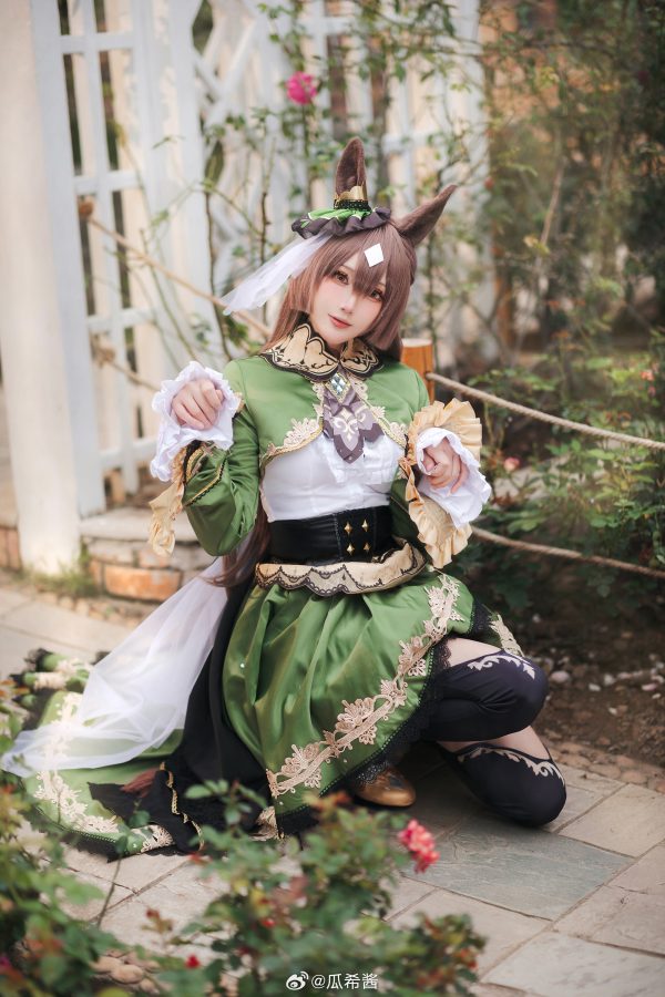 大小姐今天在花园里散步:瓜希酱cos演绎里见光钻的优雅与华丽 大小姐今天在花园里散步:瓜希酱cos演绎里见光钻的优雅与华丽