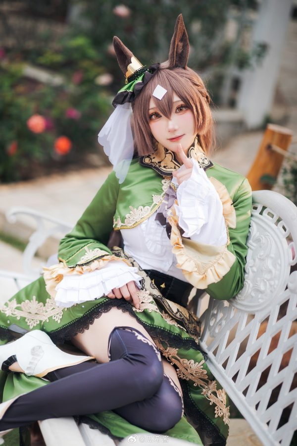 大小姐今天在花园里散步:瓜希酱cos演绎里见光钻的优雅与华丽 大小姐今天在花园里散步:瓜希酱cos演绎里见光钻的优雅与华丽