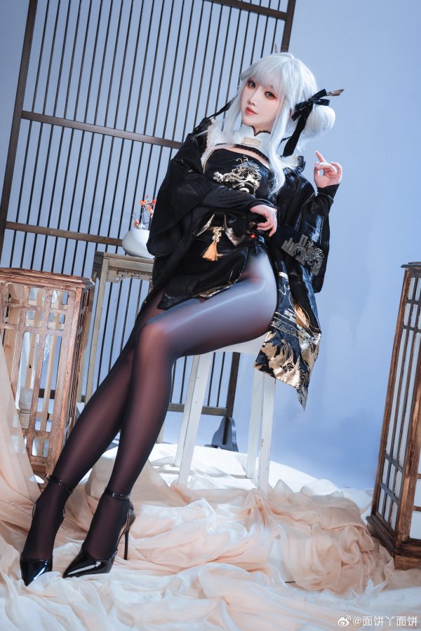 当幸运兔子遇见东方华服:面饼仙儿COS妮姬布兰儿的优雅魅力 当幸运兔子遇见东方华服:面饼仙儿COS妮姬布兰儿的优雅魅力