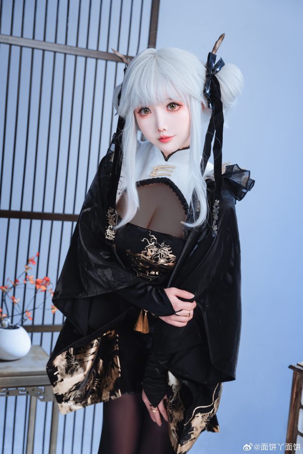 当幸运兔子遇见东方华服:面饼仙儿COS妮姬布兰儿的优雅魅力 当幸运兔子遇见东方华服:面饼仙儿COS妮姬布兰儿的优雅魅力