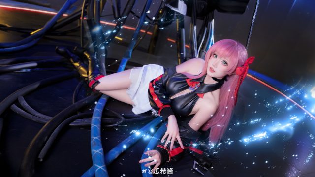 碧蓝航线夏日舰队的元气巡航:瓜希酱COS演绎孟菲斯青春魅力 碧蓝航线夏日舰队的元气巡航:瓜希酱COS演绎孟菲斯青春魅力