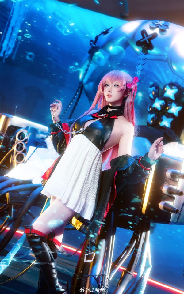 碧蓝航线夏日舰队的元气巡航:瓜希酱COS演绎孟菲斯青春魅力 碧蓝航线夏日舰队的元气巡航:瓜希酱COS演绎孟菲斯青春魅力