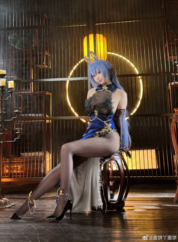 面饼仙儿花园COS：当传奇战舰换上东方华服女王气场依旧瞩目