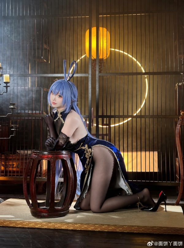 面饼仙儿花园COS：当传奇战舰换上东方华服女王气场依旧瞩目