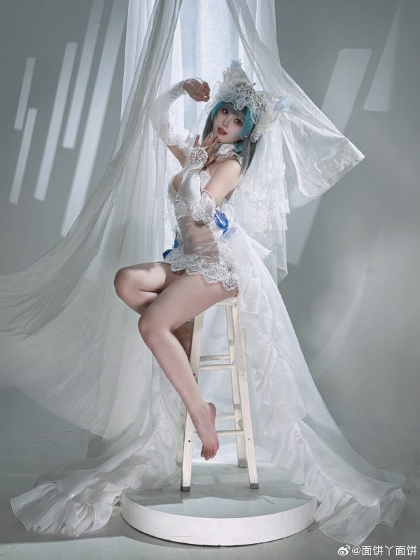 碧蓝航线柴郡花嫁COS：面饼仙儿如何平衡猫系新娘的优雅与俏皮