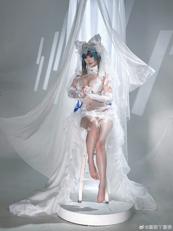 碧蓝航线柴郡花嫁COS：面饼仙儿如何平衡猫系新娘的优雅与俏皮