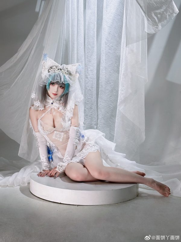 碧蓝航线柴郡花嫁COS：面饼仙儿如何平衡猫系新娘的优雅与俏皮