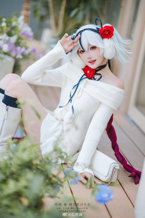 白色毛衣×轻性感日常:瓜希酱鸣潮COS演绎椿的温柔与危险 白色毛衣×轻性感日常:瓜希酱鸣潮COS演绎椿的温柔与危险