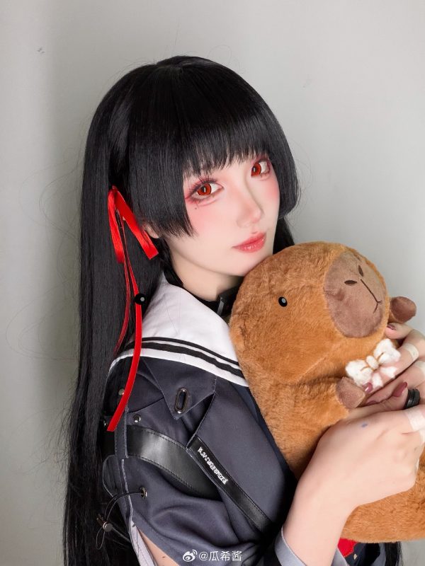 朽叶千咲冷感与危险的边界试探：瓜希酱鸣潮COS冷感气质拆解