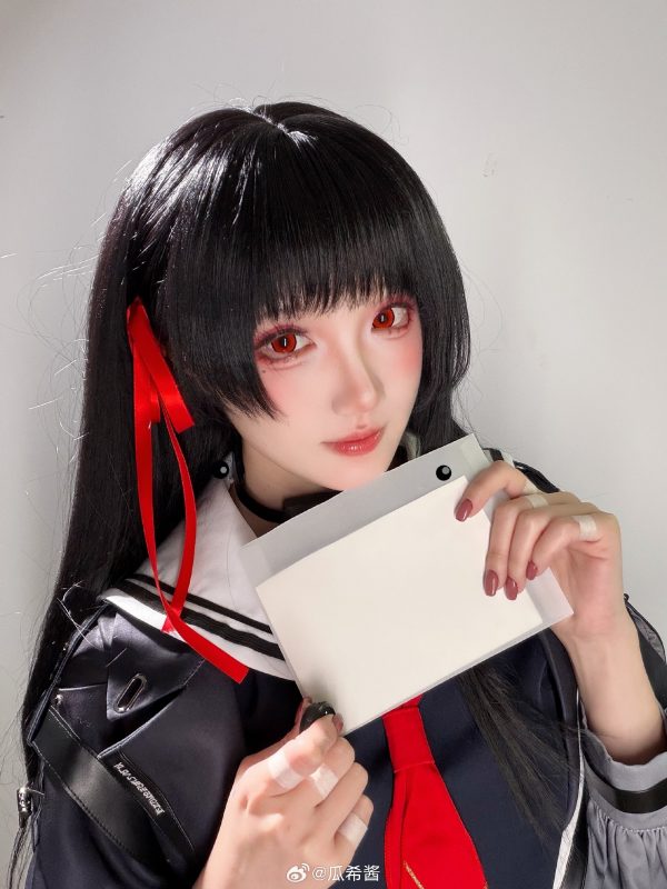 朽叶千咲冷感与危险的边界试探：瓜希酱鸣潮COS冷感气质拆解