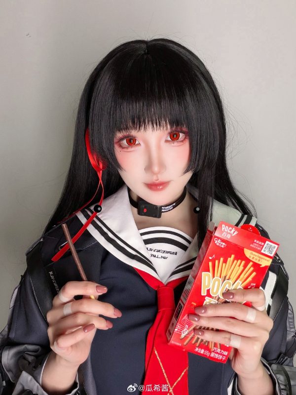 朽叶千咲冷感与危险的边界试探：瓜希酱鸣潮COS冷感气质拆解