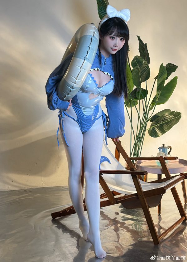 面饼仙儿鲨鱼COS赏析:演绎丝袜泳装版鲨鱼少女的俏皮与可爱 面饼仙儿鲨鱼COS赏析:演绎丝袜泳装版鲨鱼少女的俏皮与可爱