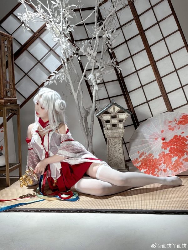 面饼仙儿碧蓝航线COS赏析：演绎跨年新年版三隈的娇俏与优雅