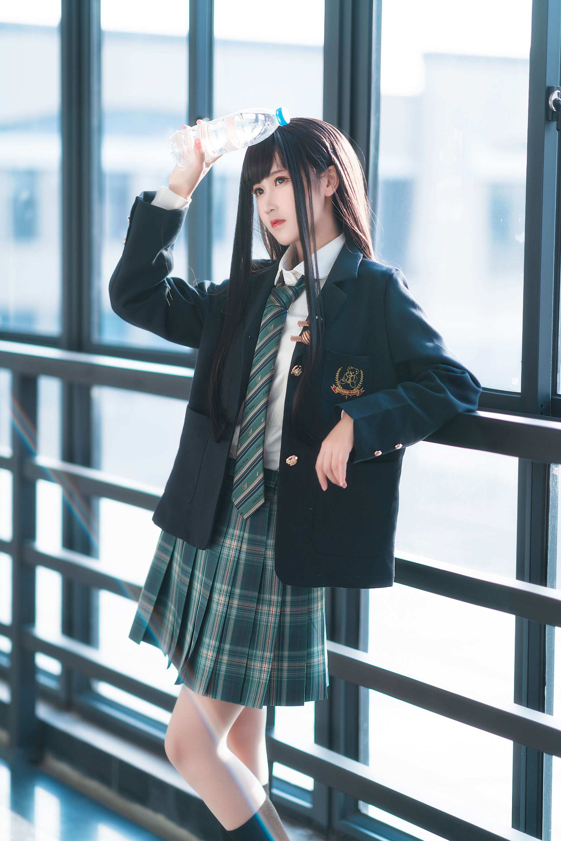 三度_69《森林来信JK》:窗边走廊里的清新制服写真插图2 三度_69《森林来信JK》:窗边走廊里的清新制服写真