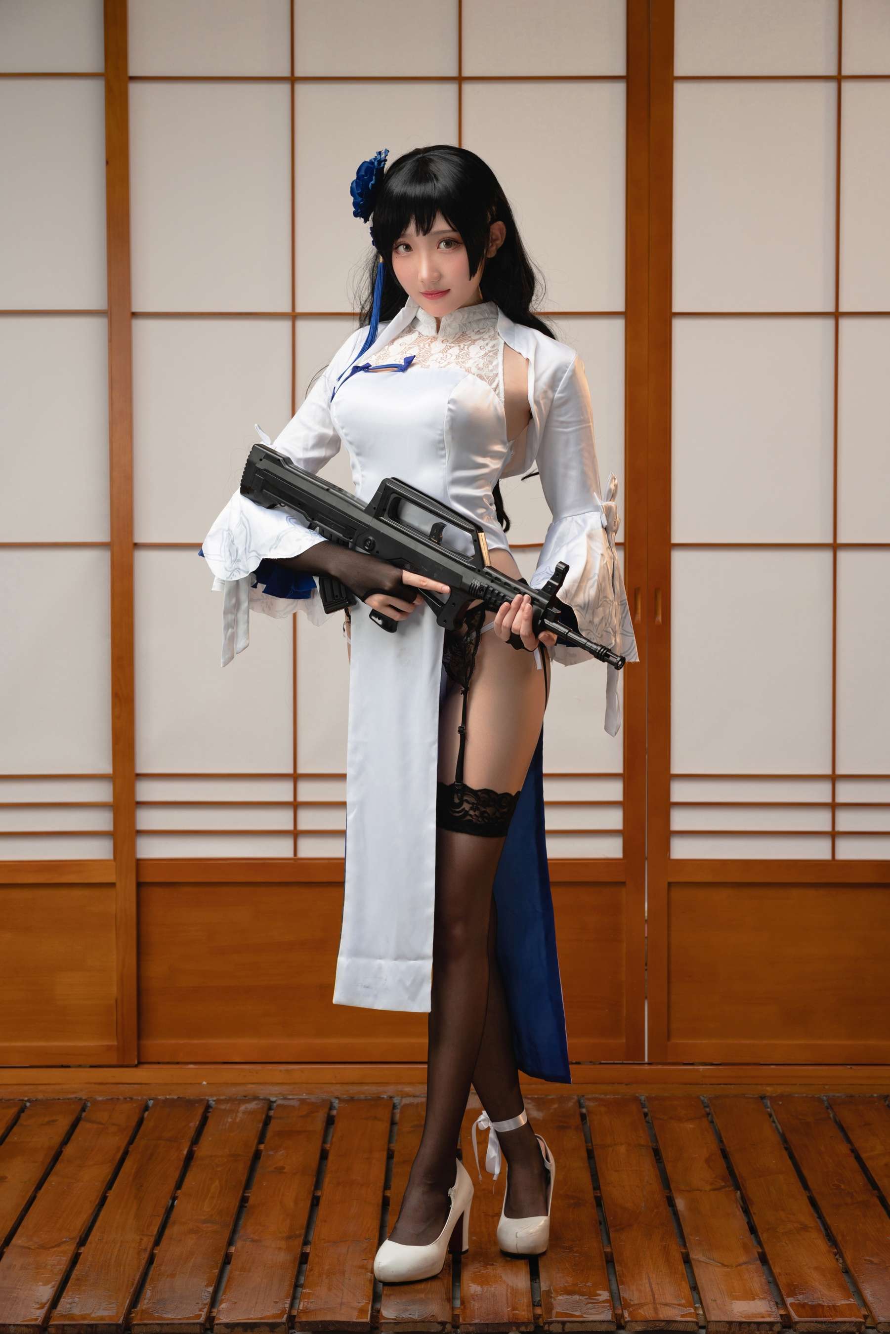 瓜希酱《少女前线 95式玉玲珑》：冷艳旗袍与枪械气息交织出的东方性感