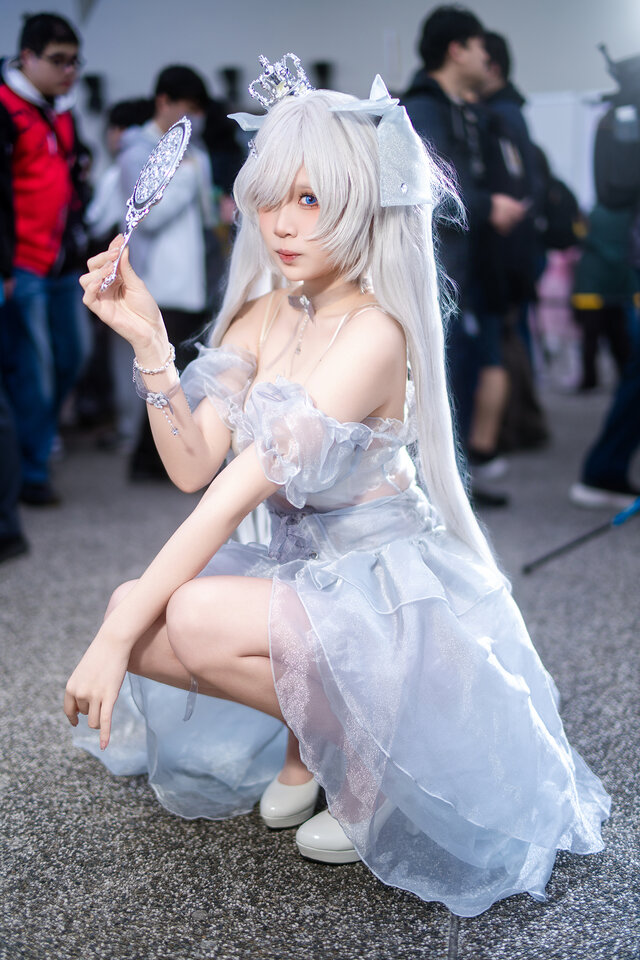 黒川cowcow妮姬灰姑娘COS:梦幻水晶礼裙,童话感直接拉满 黒川cowcow妮姬灰姑娘COS:梦幻水晶礼裙,童话感直接拉满
