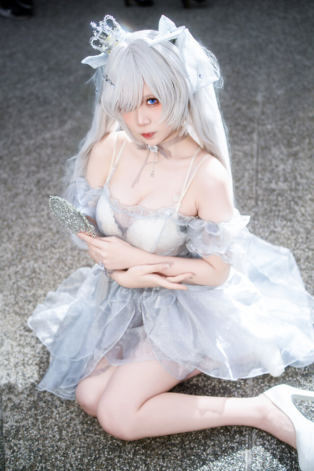 黒川cowcow妮姬灰姑娘COS:梦幻水晶礼裙,童话感直接拉满 黒川cowcow妮姬灰姑娘COS:梦幻水晶礼裙,童话感直接拉满