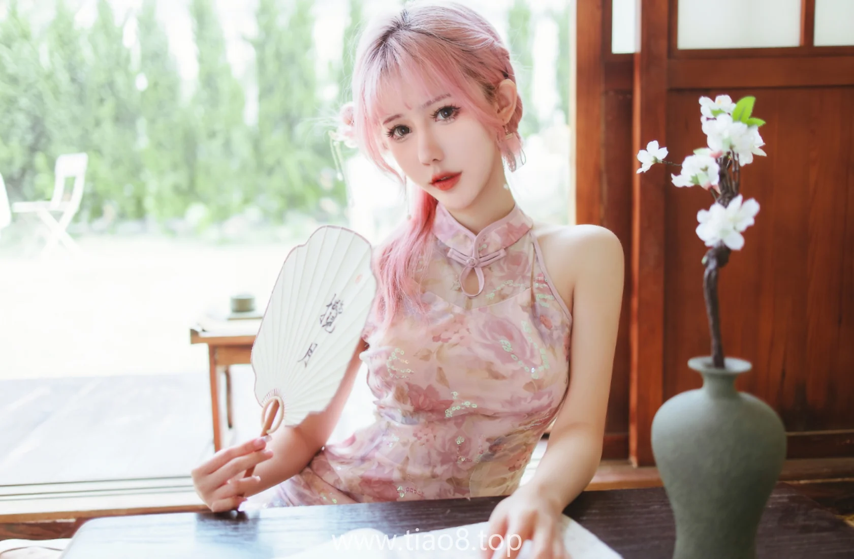 ScreenShot_2026-05-18_091339_874_watermarked 仙女月这套NO.015粉色旗袍看着很粉,勒出来的红印子谁看得见?