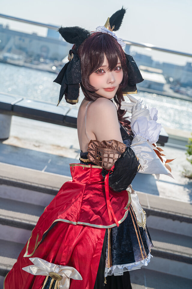 水羽Etocha贵妇人COS:红黑礼服惊艳AnimeJapan2026现场 水羽Etocha贵妇人COS:红黑礼服惊艳AnimeJapan2026现场