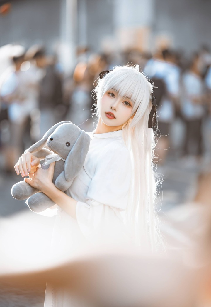 momoko葵葵春日野穹cos:纯白光影重现经典少女的清冷之美 momoko葵葵春日野穹cos:纯白光影重现经典少女的清冷之美