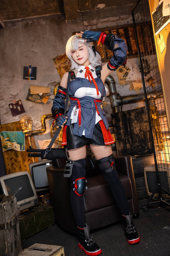 momoko葵葵塞布丽娜COS:诠释少女前线战斗服版枪娘的魅力 momoko葵葵塞布丽娜COS:诠释少女前线战斗服版枪娘的魅力