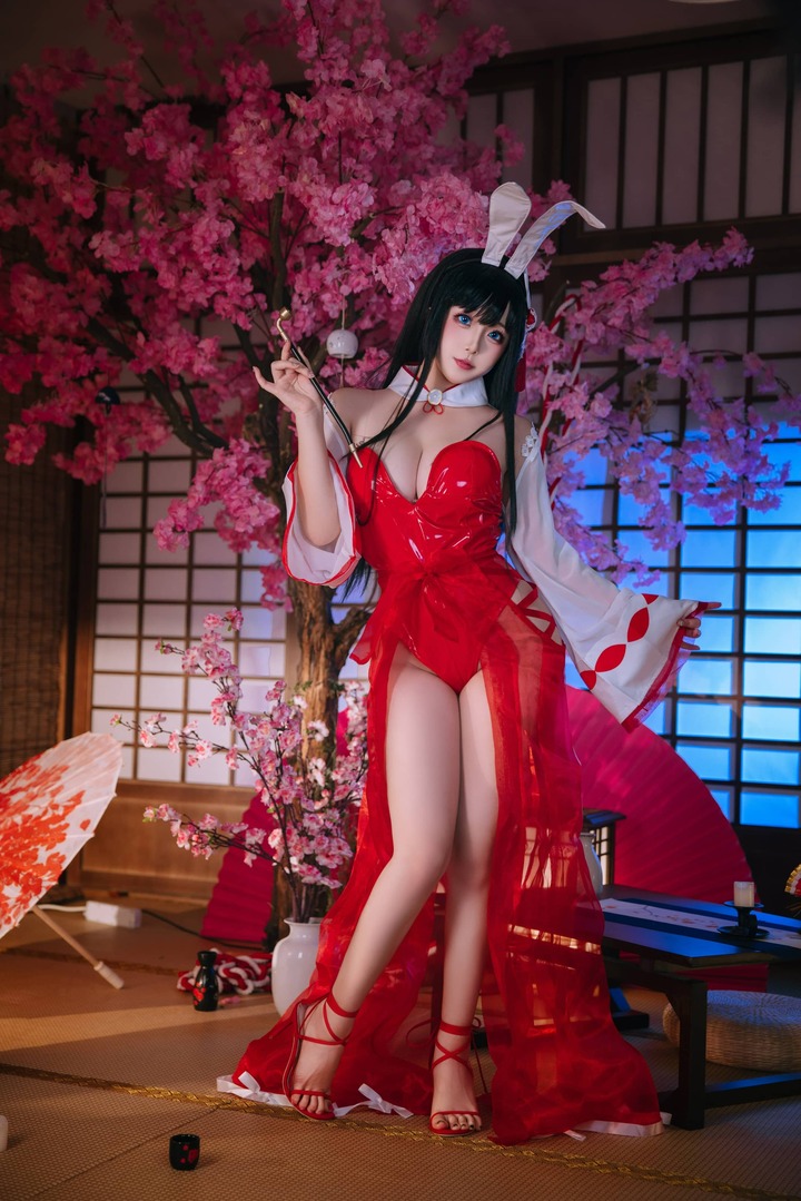 碧蓝航线大山COS赏析：日奈娇兔女郎造型展现角色优雅魅力