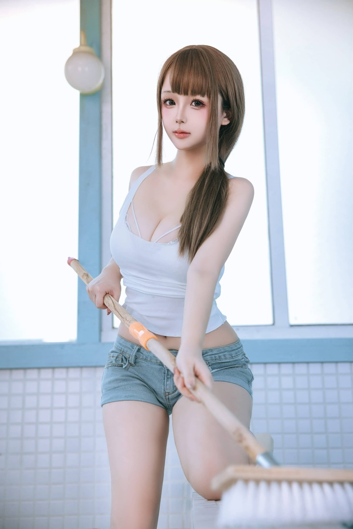 日奈娇男浴室保洁员COS:牛仔女保洁员打造清新职业系角色 日奈娇男浴室保洁员COS:牛仔女保洁员打造清新职业系角色