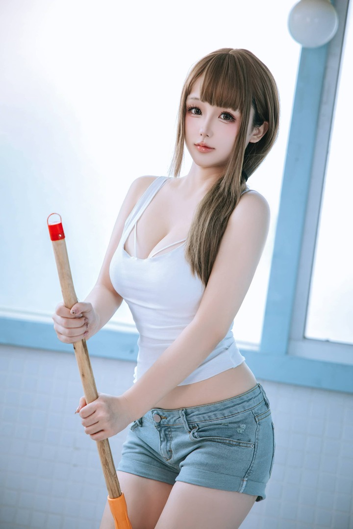 日奈娇男浴室保洁员COS:牛仔女保洁员打造清新职业系角色 日奈娇男浴室保洁员COS:牛仔女保洁员打造清新职业系角色