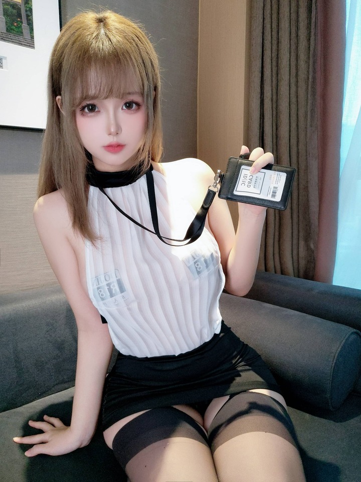 日奈娇小秘书COS赏析:黑白职场美学打造办公室OL角色魅力 日奈娇小秘书COS赏析:黑白职场美学打造办公室OL角色魅力