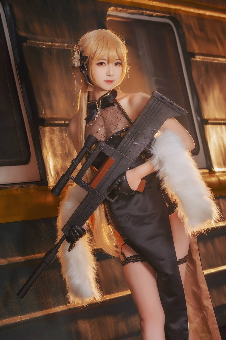 少女前线弥音音COS:OTs-14黑金旗袍与战术人形的优雅碰撞 少女前线弥音音COS:OTs-14黑金旗袍与战术人形的优雅碰撞
