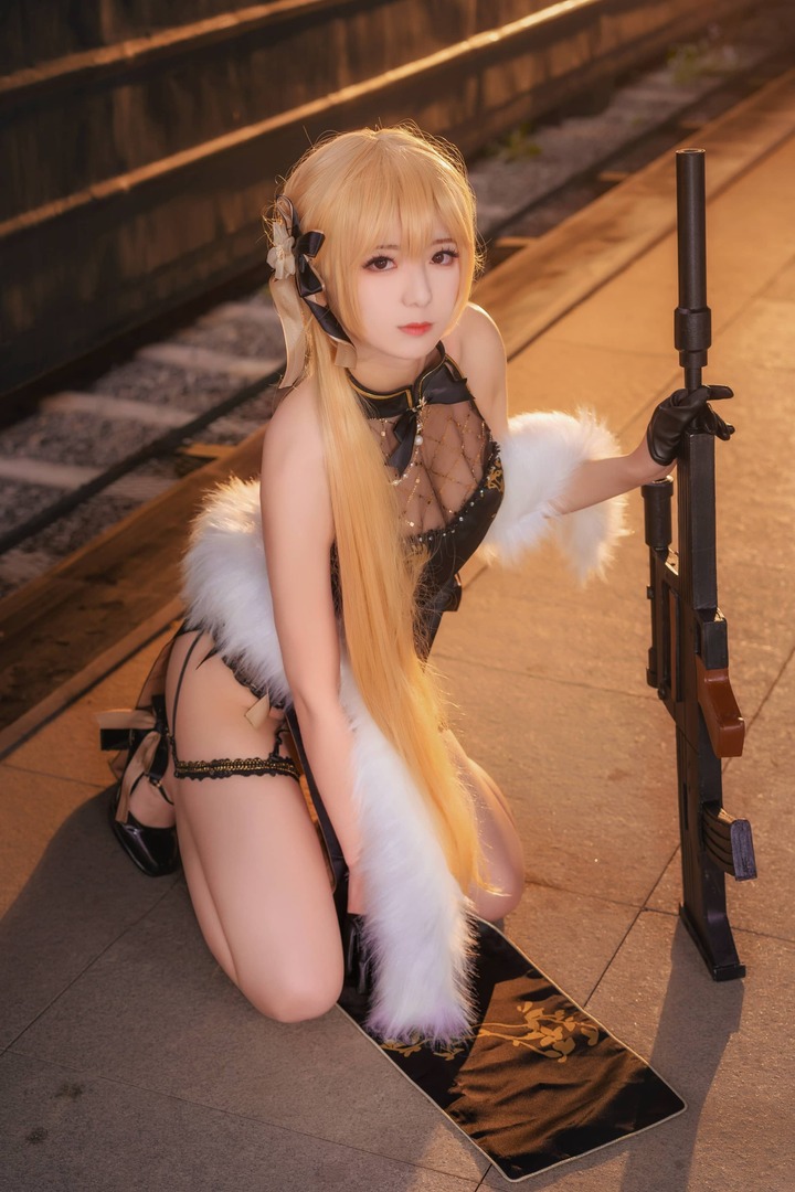 少女前线弥音音COS:OTs-14黑金旗袍与战术人形的优雅碰撞 少女前线弥音音COS:OTs-14黑金旗袍与战术人形的优雅碰撞