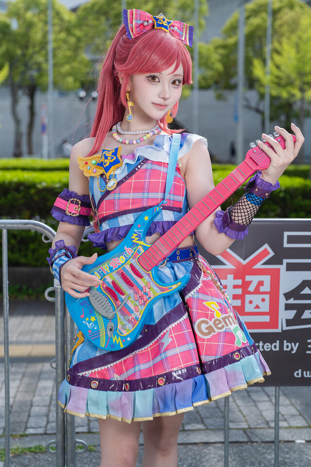 猫乃Nekono音城赛拉cos:红发偶像抱起吉他元气舞台感拉满 猫乃Nekono音城赛拉cos:红发偶像抱起吉他元气舞台感拉满