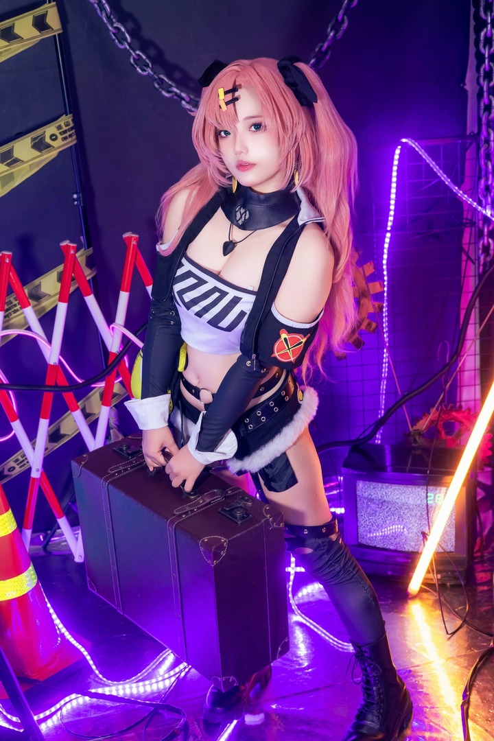 绝区零妮可·德玛拉COS:Messie Huang展现狡兔屋老板气质 绝区零妮可·德玛拉COS:Messie Huang展现狡兔屋老板气质