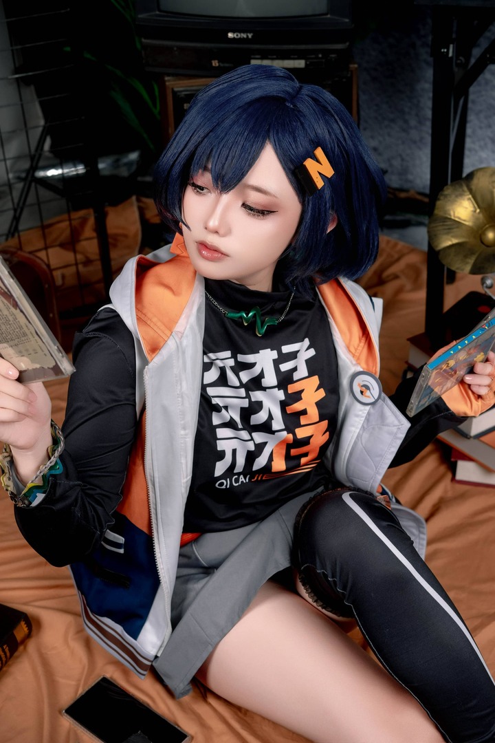Messie Huang铃COS:演绎Random Play少女的灵动与魅力 Messie Huang铃COS:演绎Random Play少女的灵动与魅力