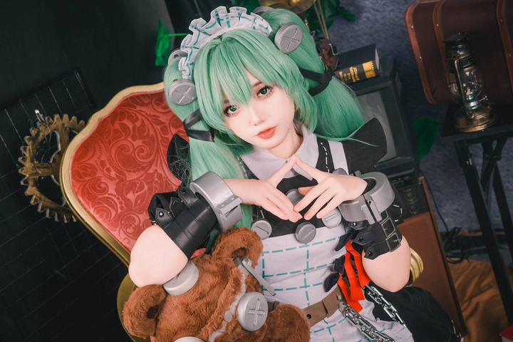 Messie Huang可琳·威克斯cos：女仆少女与机械感的融合魅力