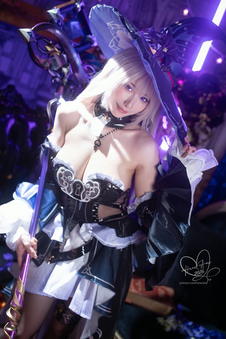 雨波_HaneAme黑塔COS|紫黑巫师帽与复古魔法书房的魅力 雨波_HaneAme黑塔COS|紫黑巫师帽与复古魔法书房的魅力