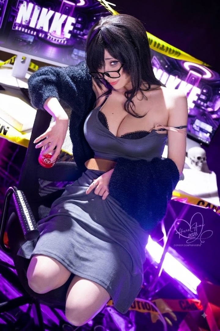 雨波_HaneAme蕾贝尔COS｜演绎毛衣版妮姬的知性慵懒风格