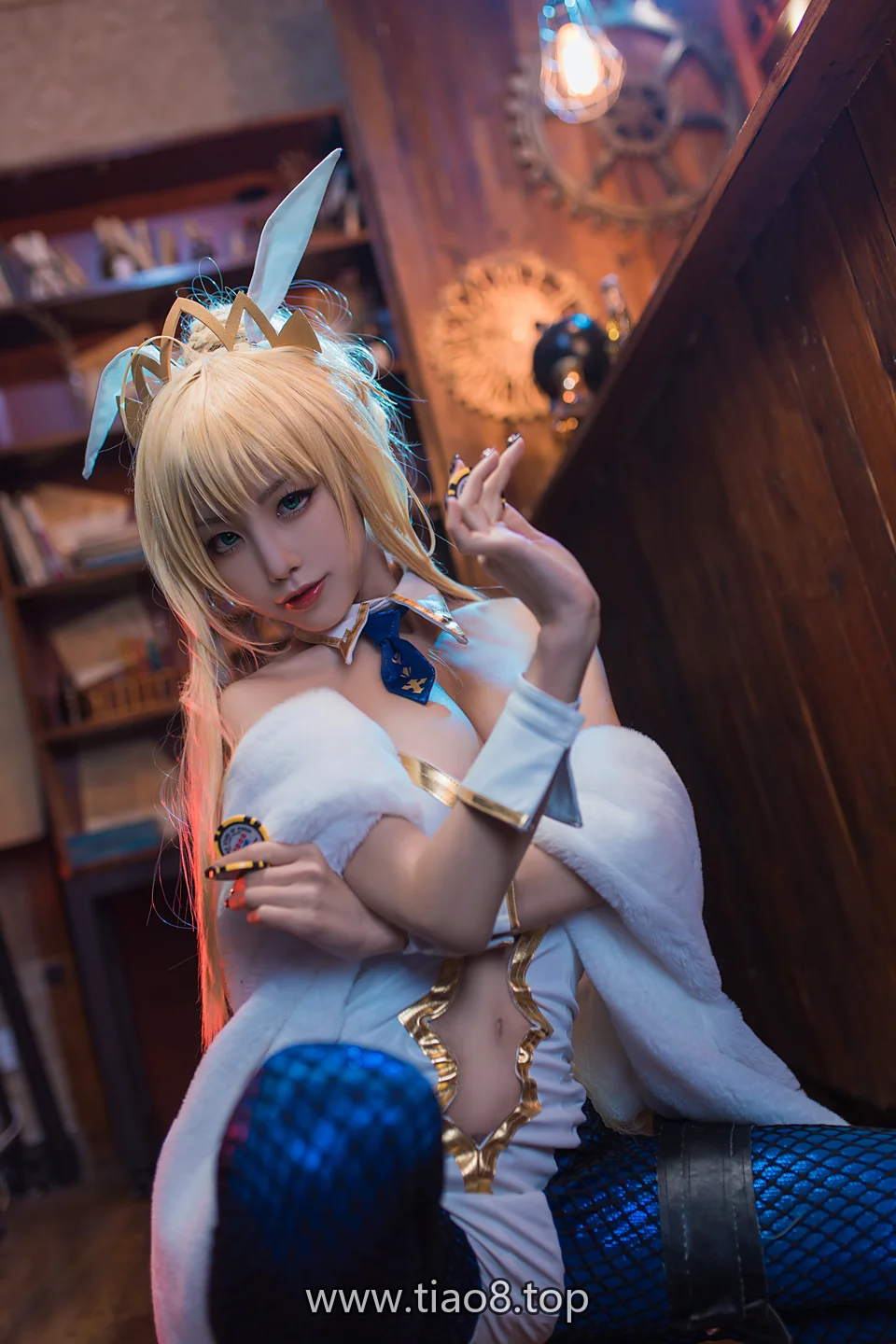 水淼的白枪呆,白毛绒配蓝亮片把酒吧拍成了赌局