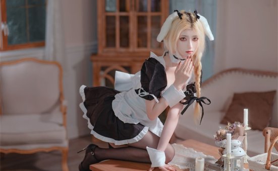 南桃Momoko遵守主人的命令，妩媚妆容惹人心动