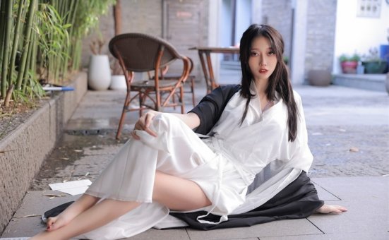 玥儿玥er个人简介，积极向上的微笑仙女